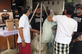 Banjar Pesalakan-Gianyar terapkan "The Plastic Exchange" selama COVID-19
