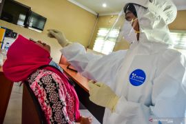 58 percent of Riau's 62 COVID-19 infected health workers recover