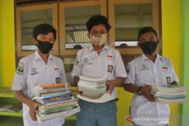 SEKOLAH DI PARIAMAN KEMBALI DITUTUP Page 1 Small