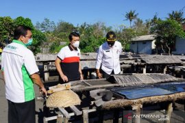 Klungkung mulai produksi garam beryodium "Uyah Kusamba Gema Santi"