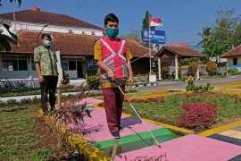 Rompi penganthi dan tongkat putih