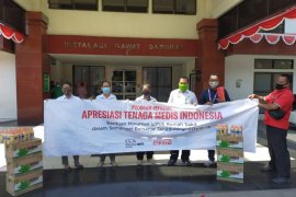 Coca-Cola salurkan bantuan 65.500 produk minuman ke RS rujukan COVID-19