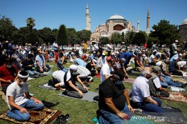 Suasana shalat Jumat perdana di Hagia Sophia