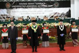 Lulusan Unjani Cimahi dibekali ijazah dan transkrip digital