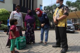 SGM Eksplor - Indomaret salurkan bantuan Rp1 miliar dukung gizi keluarga terdampak COVID-19