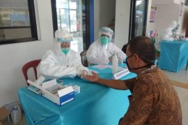Cegah penularan HIV/AIDS, sopir di Lebak diperiksa petugas