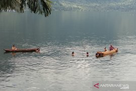 Nelayan ditemukan meninggal dunia di Danau Maninjau saat mencari rinuak