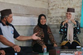 Ketua Dekranasda Babel lirik potensi kerajinan resam Desa Sengir