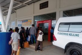 Dua penumpang positif COVID-19 lolos pemeriksaan ketika terbang ke Jayawijaya