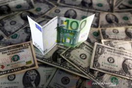 Dolar jatuh terendah hampir 3 bulan, investor serbu uang berisiko