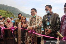 Menteri Desa resmikan penggunaan perahu di Sungai Pinang