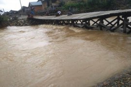 Satu jembatan di Pulau Taliabu ambruk kena luapan air