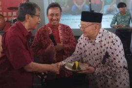 Sastrawan Ajip Rosidi dirawat di rumah sakit