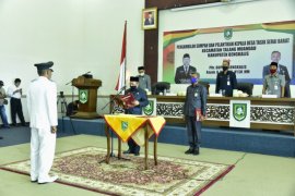 Lantik Kades Tasik Serai, ini harapan Plh Bupati Bengkalis