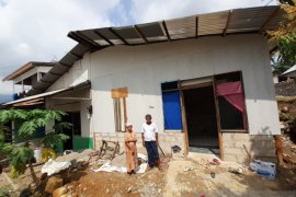 UPZ PT Semen Padang bedah rumah seorang pemulung jadi layak huni