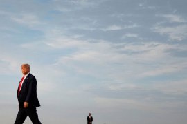 Unggahan Trump soal virus corona dihapus oleh Facebook