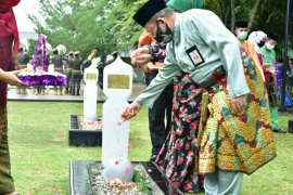 Rangkaian kegiatan HUT Bengkalis,  Plh Bupati ziarah ke makam pahlawan