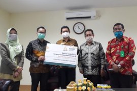 Bank Mandiri Syariah  salurkan bantuan hewan kurban ke IAIN Palu