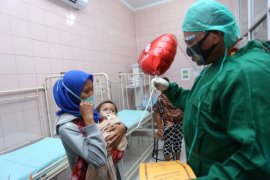 Kapolda Sumut beri tali asih kepada pasien operasi bibir sumbing