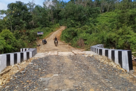 Percepat pembangunan jalan, Satgas TMMD 108 Kodim 1202/Skw kerahkan alat berat