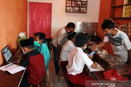 AKSES INTERNET GRATIS BUAT PELAJAR DI WARUNG KOPI Page 1 Small