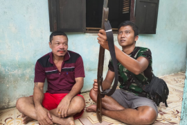 Cendramata buat anggota TMMD108 dari warga