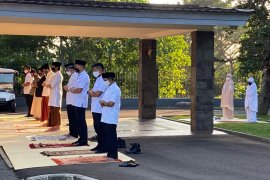 Jokowi performs Idul Adha prayer at Bogor Presidential Palace complex