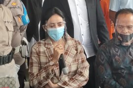 Artis VS minta maaf