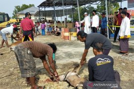 Polres Bangka Barat bagikan 731 paket daging kurban kepada warga