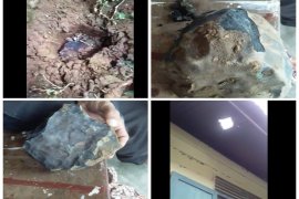 Benda angkasa berupa batu hitam jatuh di samping rumah Josua di Tapteng