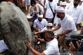 Bupati Gianyar tanda tangani prasasti Pura Mrajan Anyar