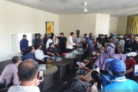 Warga Wisata Bukit Mas Surabaya protes penutupan jalan