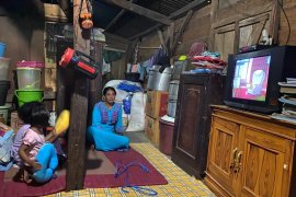 PLN berhasil menerangi satu kecamatan di Sumbawa hingga 24 jam