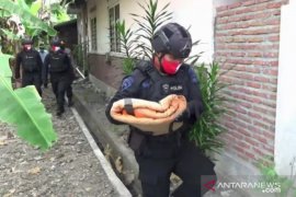 Warga Ngawi temukan amunisi bekas perang di Bengawan Madiun