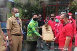 Wali kota apresiasi pembagian daging qurban tanpa plastik