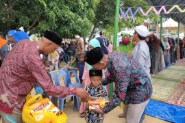 Seribuan anak yatim di Aceh Timur disantuni saat kenduri Laot
