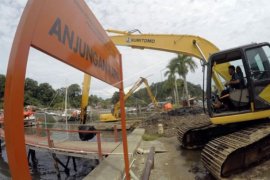 PENGERUKAN SEDIMEN SUNGAI BATANG ARAU Page 1 Small