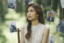 Mikha Tambayong persembahkan lagu "Tak Tergantikan" untuk mendiang ibu