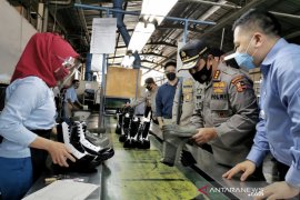 Kabaharkam dorong produksi perlengkapan Polri dibuat dari dalam negeri