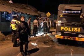 Lima terluka akibat kecelakaan beruntun mobil tabrak truk polisi dan ambulans bawa jenazah COVID-19 di Jember