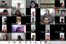 Konjen RRT di Denpasar serahkan beasiswa studi bahasa Mandarin untuk siswa-guru