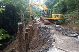 Butuh miliaran rupiah penanganan jalur Kelok 10 yang amblas