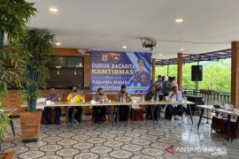 Bupati Mukti harapkan generasi muda SBT jadi anggota Polri