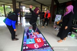 Bermain Tabak di Meseum Kalbar