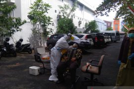 "Test swab" massal di DPRD Kalsel baru 100 orang
