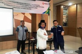 BPJAMSOSTEK - Bawaslu Tapanuli Selatan tandatangani "MoU"