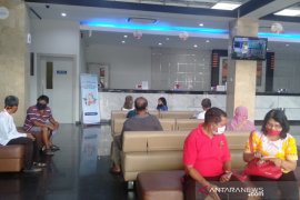 BRI perpanjang jam layanan permudah bansos