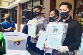 Tersangka kasus dugaan korupsi PDAM Karawang ditetapkan tiga orang