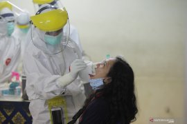 100 wartawan dan pekerja media ikuti swab test di Dewan Pers