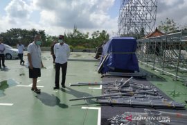 Sekda Gianyar tinjau persiapan konser musik "drive in" di Monkey Forest